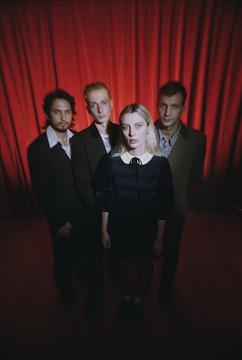 Wolf Alice Photoshoot, Blue Weekend Wolf Alice, Wolf Alice Aesthetic, Wolf Alice Poster, Wolf Alice Band, Ellie Roswell, Ellie Rowsell, Sky Clothing, Tokyo Photography