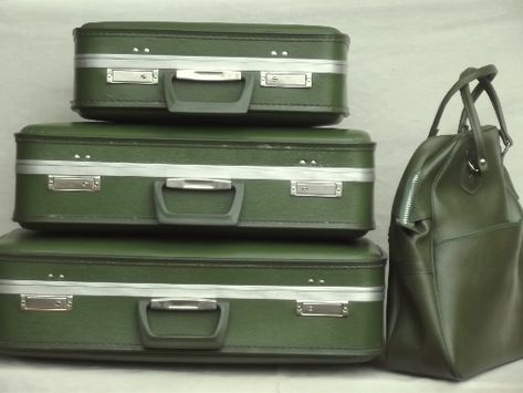 60s 70s vintage luggage set, avocado green suitcases & satchel carry on bag 70s Luggage, 60s 70s Fashion, Vintage Suitcases, Jet Age, Vintage Suitcase, Century Decor, Retro Interior, Vintage Luggage, Vintage Italy