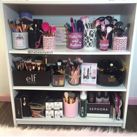 makeup storage shelf bookcase Organizing Inspiration, Rangement Makeup, Penyimpanan Makeup, Makeup Station, Makeup Organization Vanity, Dekorasi Kamar Tidur, Vanity Room, Vanity Organization, Lots Of Makeup