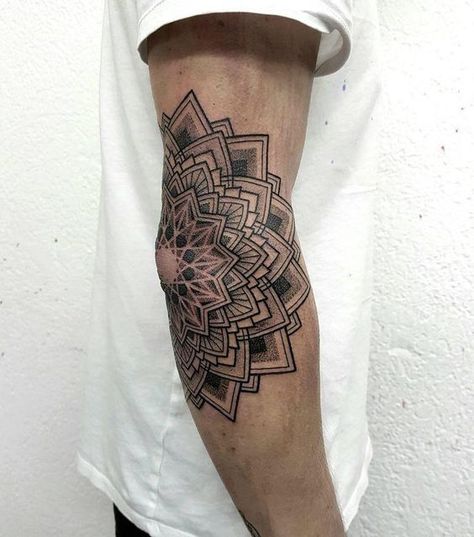 Mandala Tattoo Mann, Mandala Arm Tattoos, Mandala Tattoo Men, Tato Maori, Mandela Tattoo, Tricep Tattoos, Geometric Tattoo Sleeve Designs, Mangas Tattoo, Mandala Tattoo Sleeve