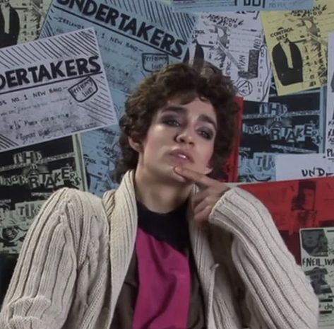 Robert Sheehan, Wall