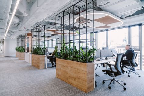 Biophilic workspace at L’Oréal Offices - Warsaw Office With Plants, Open Office Design, Design Interior Modern, Outfit Office, Industrial Office Design, Open Space Office, Cool Office Space, Interior Design Minimalist, Office Design Inspiration