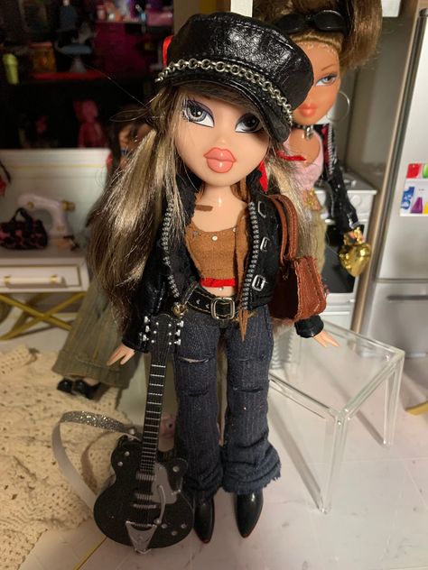 xTina, xCloe, xRoxxin' Party Angelz. Rockstar Costume Halloween, 2000s Popstar Outfits, Musician Aesthetic Outfits, Rockstar Halloween Costume, Rock And Roll Outfits, Rockstar Photoshoot, Rock Girl Aesthetic, Glam Rock Fashion, Rock N Roll Fashion