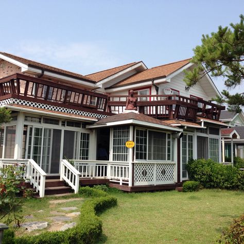 We spent one night at  this cozy summer vacation house or pension in daebodo-South Korea South Korea House, Cultural Appreciation, Cozy Summer, Sea House, Korean Summer, Vacation House, Woo Bin, New Photo Download, Photo Download