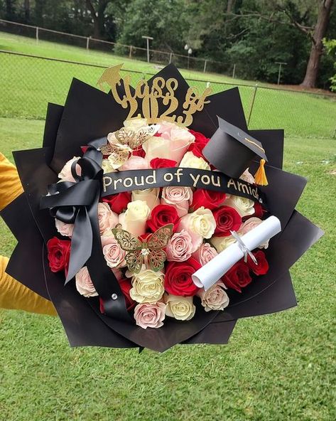 Flower Bouquets For Graduation, Graduation Flowers For Men, Graduation Ramos For Guys, Graduation Eternal Flower Bouquet, College Graduation Flowers Bouquet, Senior Night Flowers Bouquets, Bouquet Of Flowers Graduation, Graduation Ramos, Graduation Roses Bouquet