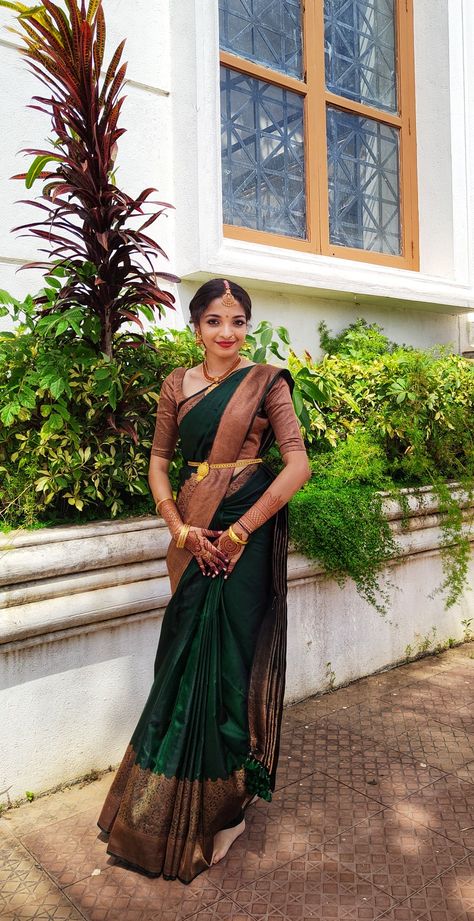 South Indian style kanjeevaram saree.. Dark Green South Indian Saree, South Indian Wedding Guest Saree Look, Wedding Guest Saree Look Kerala, Wedding Sarees For Bride Sister, Bride Sister Saree, South Indian Wedding Outfits Sisters, South Indian Look Simple, Green Saree Wedding, Kanjeevaram Sarees Wedding