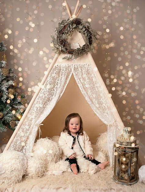 Boho Xmas Photoshoot, Christmas Tent Photoshoot, Teepee Christmas Photo Shoot, Christmas Teepee Photoshoot, Christmas Photo Studio, Winter Wonderland Photoshoot, Natal Boho, Photo Studio Decor, Christmas Photoshoot Kids