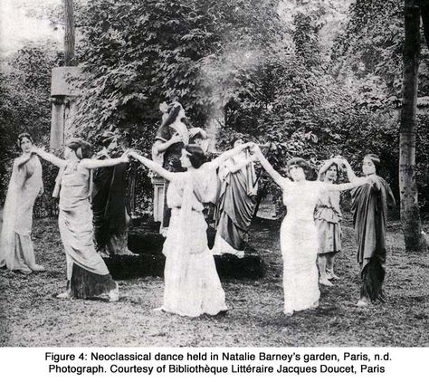 A women only pagan dance held in Natalie Barney’s garden, Paris, 1906. Crescent Hotel Eureka Springs, Romaine Brooks, Crescent Hotel, Vintage Lesbian, Eureka Springs, Edwardian Era, Women In History, Enjoy Life, Vintage Photos