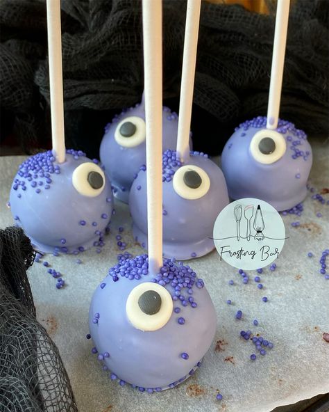 Halloween Cake Pop Ideas, Halloween Baby Shower Cake Pops, Simple Halloween Cake Pops, Halloween Cakepops Ideas Easy, Witch Cake Pops, Pink Halloween Cake Pops, Ghost Cake Pops, How To Make Cake Pops Halloween, Vampire Cake Pops