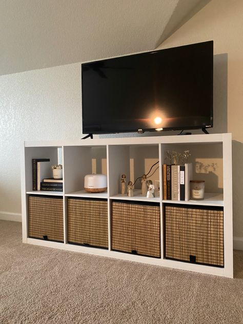 Cube Storage Under Tv, Cube Shelf Tv Stand, Cube Shelf Decor Bedroom, Cube Storage Tv Stand, Cube Shelf Decor, Small Apartment Ideas Space Saving, Minimalist Apartment Decor, Girl Apartment Decor, Cube Shelf