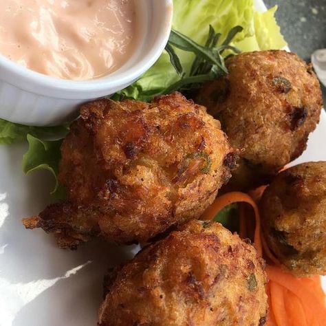 Bajan Fish Cakes Recipe, Delicious Starters, Fish Cake Recipe, Bajan Recipe, Barbados Food, Guyanese Recipes, Fish Cakes Recipe, Carribean Food, Trini Food