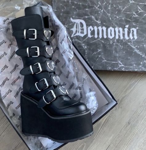 Demonia Boots Aesthetic, Shoes Demonia, Demonia Platforms, High Platform Shoes, Egirl Style, Demonia Boots, Painted Canvas Shoes, Mary Jane Platform Shoes, Goth Boots