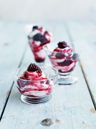 Try this blackberry fool recipe from Jamie Oliver for a super easy flavourful dessert for friends of family, with a satisfyingly sweet and sharp finish. Blackberry Fool, Fool Recipe, Pistachio Brittle, Fruit Fool, Pear And Almond Cake, Frozen Yoghurt, Pudding Desserts, Desserts To Make, Delicious Fruit