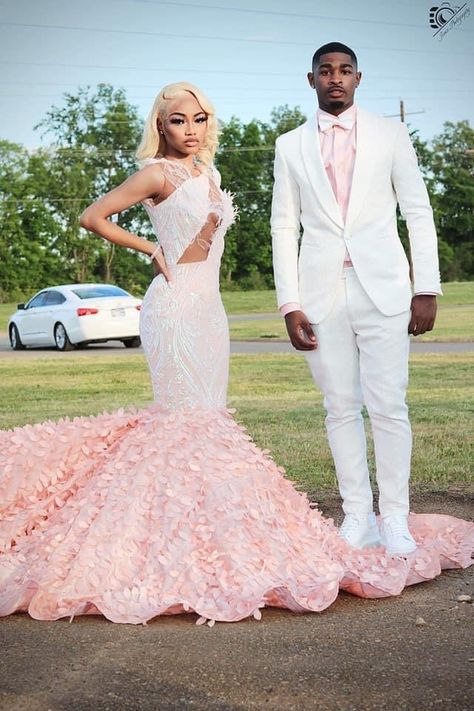 Couple Prom Outfits, Pink Prom Suit, Dip Dye Wedding Dress, Dye Wedding Dress, Prom Photoshoot, Prom Inspiration, Prom Couples, Prom Poses, Gorgeous Prom Dresses