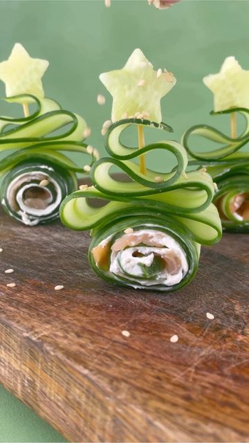 Sushi Christmas, Cream Cheese Cucumber, Salmon And Avocado, Cucumber Sushi, Decorações Com Comidas, Amazing Food Decoration, Party Food Buffet, Catering Ideas Food, Charcuterie Recipes