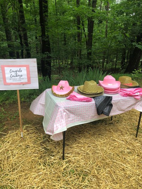 Decorate Cowboy Hat Cowgirl Party, Cowgirl Hat Decorating Party, Cowgirl Themed Birthday Party, Cowgirl And Cowboy, Kids Cowboy Hats, Chic Birthday Party, Western Birthday Party, Cowboy Chic, Hats For Kids