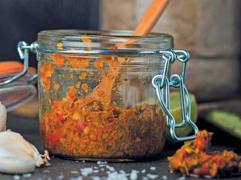 Mazavaroo Chilli Paste Recipe Chilli Paste Recipe, Mauritian Recipes, Mauritius Food, Mauritian Food, Asparagus Stir Fry, Preserving Vegetables, Wine Jelly, Cafe Recipes, African Dishes