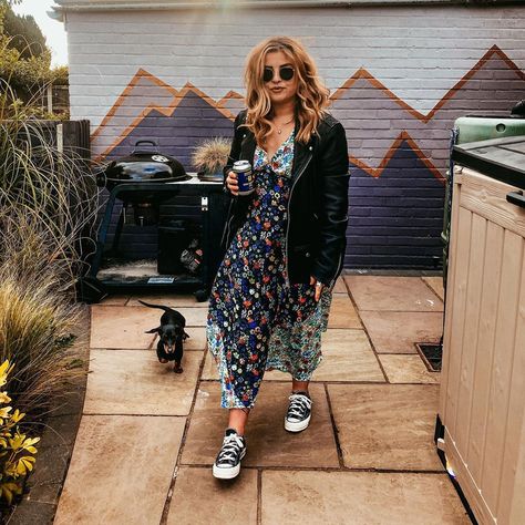 Helen Anderson on Instagram: “Dressing up for takeaway 🍔 . . . . . . . . Dress @topshop  Jacket @allsaints  Sunnies @rayban ‘70 Lo @converse” Helen Anderson, Edgy Feminine, Topshop Jacket, Dressing Up, Curvy Girl Fashion, Thrift Shopping, Business Outfits, Style Outfits, Fashion Inspo Outfits