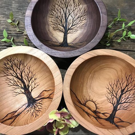 Looking for ideas on items to wood burn? Find pyrography art ideas by check out these amazing pyrography artists below for some inspiration. Beginner Wood Burning, Wood Burning Tips, Wood Burning Patterns Stencil, Wood Burning Techniques, Wood Burn Designs, Woodburning Projects, Pyrography Art, Wood Burning Crafts, Wood Burning Patterns