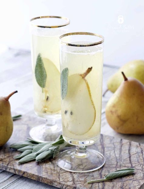 Cocktail With Prosecco, Sage Cocktail, Alcohol Calories, Prosecco Cocktail Recipes, Carbs List, Prosecco Drinks, Pear Martini, Pear Cocktails, Drinks To Try