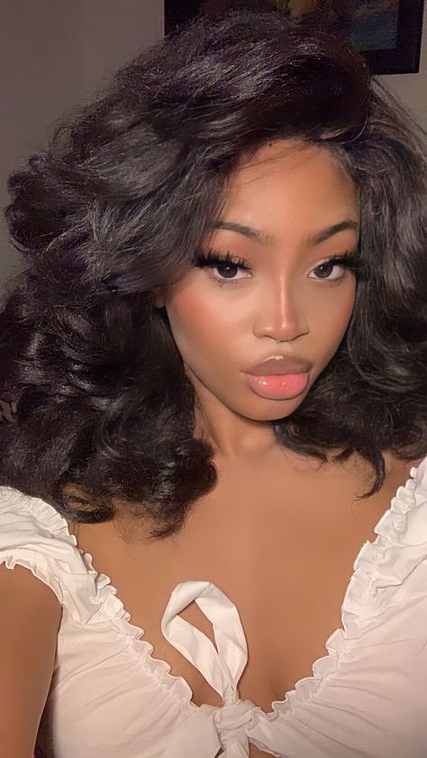 pradabae💋 on Twitter: "My attempt at 70s feathered hair😭… " 70s Feathered Hair, 70s Hair Black Women, Roller Curls, Feathered Hair, Bombshell Hair, Vintage Curls, Future Bedroom, 70s Hair, Earthy Aesthetic