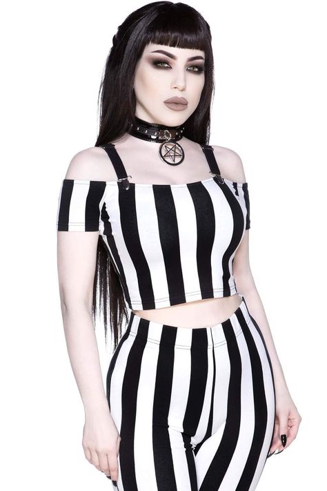 Killstar Outfit, Wrestling Clothes, Killstar Clothing, Killstar Dress, 2010 Fashion, Gothic Tops, Walk The Line, Super Cute Dresses, Hooded Cardigan