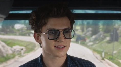 Tom Holland Glasses, Edith Glasses, Spiderman Tom Holland, Spiderman Tom, Spiderman Far From Home, Spiderman Man, Spiders Funny, Man Spider, Tom Holland Spiderman