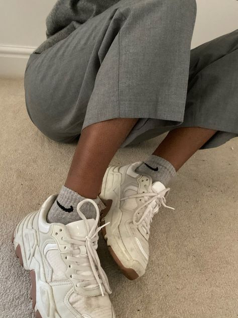 #minimalstyle #monochromeoutfit #nike #nikesocks #whiteshoes Nike Tc7900, Nike Socks, Monochrome Outfit, White Outfit, Minimal Style, White Outfits, Wedge Sneaker, White Shoes, Minimal Fashion