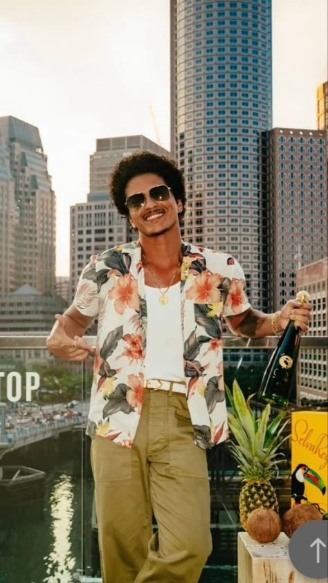 Bruno Mars Costume, Tropical Party Outfit, Bruno Mars Style, Hawaiian Party Outfit, Hawaiian Outfit Men, Concert Outfit Men, Bruno Mars Concert, Party Outfit Men, Tropical Outfit