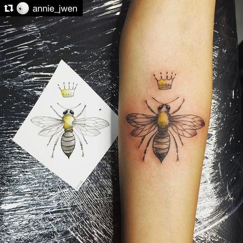 Queen Bee by @annie_jwen my queen  .  Blaze YOUR own trail Bee Wrist Tattoo, Queen Bee Tattoo, Bumble Bee Tattoo, Finger Tattoo For Women, Bee Drawing, Crown Tattoo, Bee Tattoo, My Queen, Tattoo Videos