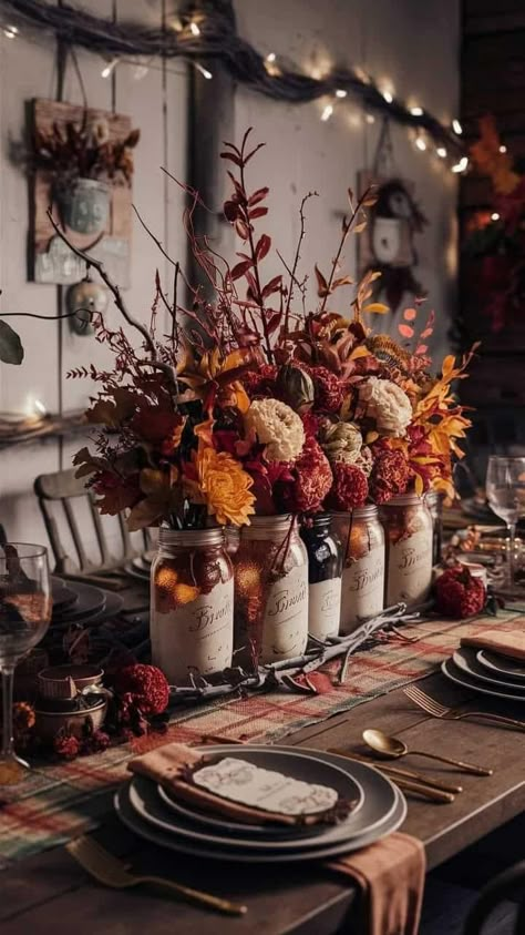 Autumn Party Decorations, Autumn Flower Arrangements, Halloween Boutique, Cozy City, Lila Party, Autumn Dinner, Fall Party Decorations, Pumpkin Display, Candle Arrangements