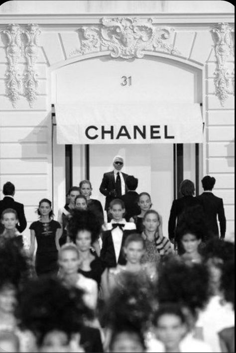 Paris Fashion Week Chanel, Chanel Poster, Patchouli Perfume, Chanel Black And White, Miroslava Duma, Architecture Quotes, Chanel Couture, Black And White Aesthetic, White Picture