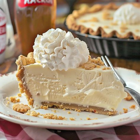 Root Beer Float Pie Root Beer Pie, Root Beer Float Pie, Pie Crust Recipe Easy, Fudge Cookies, Beer Float, Cream Pie Recipes, Root Beer Float, Vanilla Pudding Mix, Homemade Whipped Cream