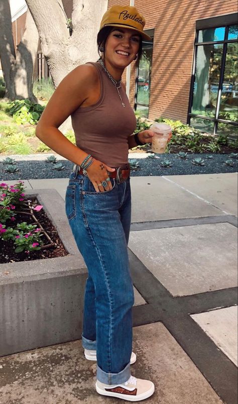 Classic Country Outfits, Western Skater Style, Western Outfits Simple, Spring Outfits Western, Ranch Rodeo Outfits, Simple Rodeo Outfits, Casual High-top Boots For Alternative Fashion, Simple Western Style, Western Outfits Women Casual Simple