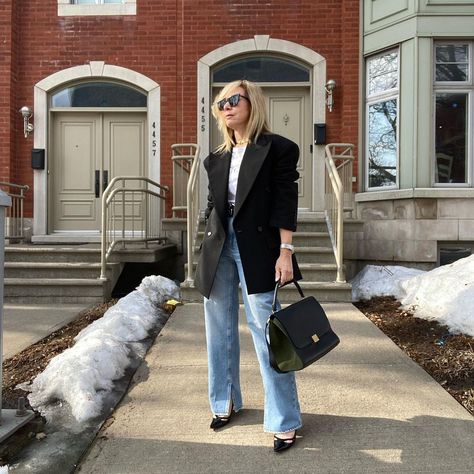 Roslyn Griner on Instagram: “Haven’t worn my @celine trapeze bag in forever. I tucked in the wings which is another reason I didn’t wear it. Shopping your closet you…” Celine Bag Outfit, Celine Trapeze, Trapeze Bag, Bag Outfit, Outfit Formulas, The Wings, Celine Bag, Wear It, Cloth Bags