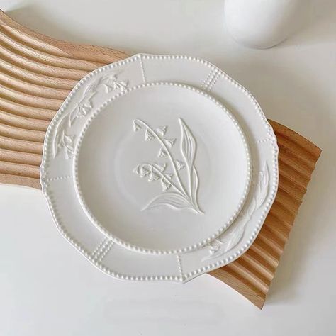 Solid Color Ceramic Plate Porcelain Dessert Cake Dish Jewelry Storage Tray For Hotel Lily Of The Orchid Flower Pattern https://m.alibaba.com/product/1600663488379/Solid-Color-Ceramic-Plate-Porcelain-Dessert.html?__sceneInfo={"cacheTime":"1800000","type":"appDetailShare"} Flower Relief, Art Baroque, Classic Plates, European Modern, Blue Bell Flowers, Lily Of The Valley Flowers, Lily Pattern, Dining Plates, Solid Shapes