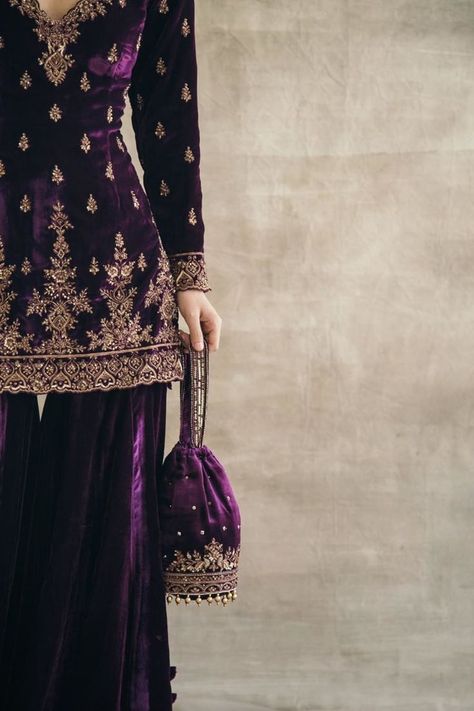 Sharara Ideas, Velvet Pakistani Dress, Sufi Night, Sureena Chowdhri, Velvet Outfits, Velvet Suit Design, Harry Hermione, Samant Chauhan, Desi Fits