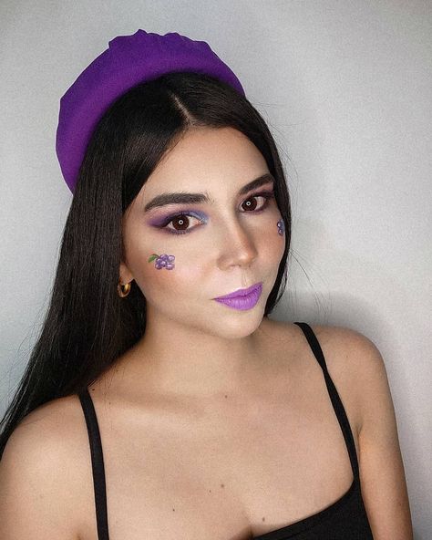 Grape Makeup Look, Fruit Makeup Looks, Grape Makeup, Coloured Makeup, Fruit Makeup, Kpop Makeup, Inspired Makeup, Creative Makeup Looks, About Makeup