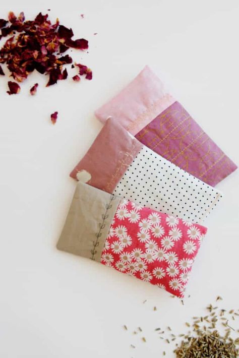 how to make lavender sachets - easy sewing tutorial - see kate sew Diy Lavender Bags, Sundress Sewing Patterns, Diy Scent, Diy Sewing Tutorials, Apron Sewing Pattern, Hat Patterns To Sew, Scented Sachets, Lavender Bags, Doll Sewing Patterns