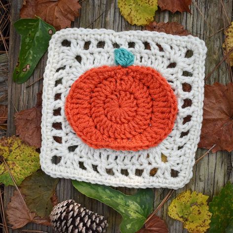 Pumpkin Granny Square, Easy Crochet Pumpkin, Pumpkin Blanket, Granny Square Häkelanleitung, Motifs Granny Square, Crochet Pour Halloween, Blanket Design, Granny Square Pattern, Confection Au Crochet