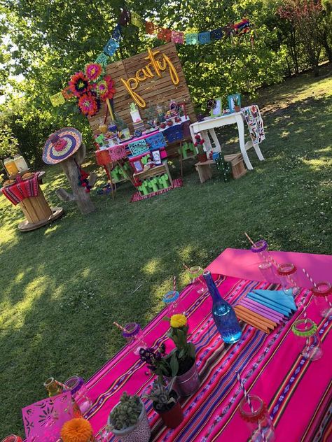 Mexico Party Aesthetic, 21st Birthday Ideas Mexican Theme, Hot Pink Mexican Party, Mexican Goodbye Party, Mexican Theme 40th Birthday Party, Mexican Style Party, Mexican Party Aesthetic, 60 Mexican Theme Party, Mexican Family Party Aesthetic