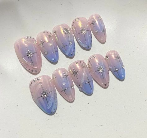 Please message me if you are unsure about the size or length. We DO NOT accept cancellations due to sizing or length issues. If you're uncertain about your measurements, choose a larger size as you can always file them down afterward. What is included: ✨ 24 Sticker Tabs ✨ Alcohol Pad ✨ Cuticle Pusher ✨ Nail File Processing Time & Shipping: All nails are made to order. Processing time is approximately 10-15 days. Shipping takes an additional 5-10 days. If you have any questions, please contact me Ombre Chrome, Star Nail, Space Nails, Nails Gel Nails, Chrome Nails Designs, Custom Press On Nails, Elegant Nail Designs, Cute Simple Nails, Short Nails Art