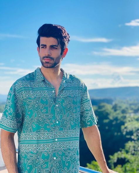 Namik Paul, Like Instagram, A Beautiful Day, Happy Weekend, Beautiful Day, Celebrity Style, Casual Button Down Shirt, Men Casual, Mens Shirts