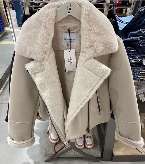 Zara Shearling Jacket, Shearling Jacket Outfit, Thermal Jacket, Winter Fashion Outfits Casual, Cold Outfits, Instagram Link, Casual Winter Outfits, Autumn Outfit, Shearling Jacket