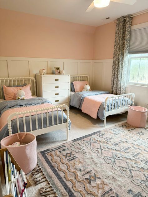 Shared Girl Room Bunk Beds, Twin Jenny Lind Beds, Shared Girls Room Twin Beds, Daughters Sharing Room Bedroom Ideas, Two Girl Room Ideas, Twin Bed Sister Room, Twin Beds For Girls Room, Shared Room Girls Sisters, Twin Small Bedroom Ideas