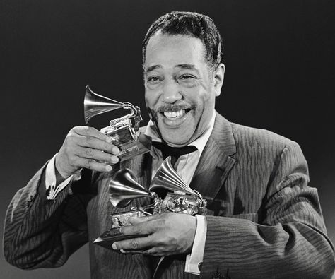 Duke Ellington was an American jazz composer and  performer who is among one of the greatest names in the history of jazz. This biography profiles his childhood, life, music career, achievements and timeline. Geena Davis, Jazz Artists, Duke Ellington, Susan Sarandon, Jazz Musicians, Jazz Blues, Big Band, Soul Music, Music Legends