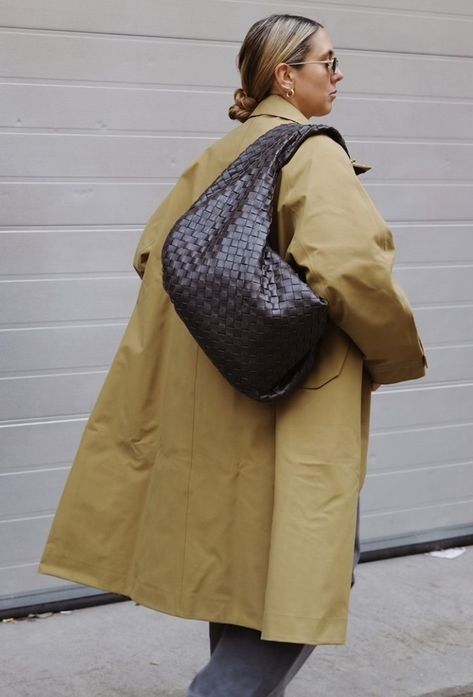 Bottega Hobo Bag Outfit, Bottega Hobo, Hobo Outfit, Hobo Bag Outfit, Bottega Veneta Hobo Bag, Bag Outfit, Hobo Bag, Fall Fashion, Bottega Veneta