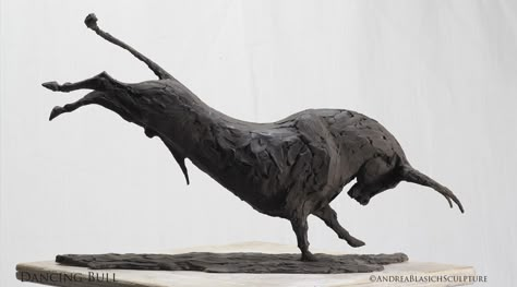 Andrea Blasich, Sculpture Greek, Bull Sculpture, Traditional Sculptures, Bull Art, Ancient Greek Art, Sculptures Céramiques, Animal Sculpture, Greek Art