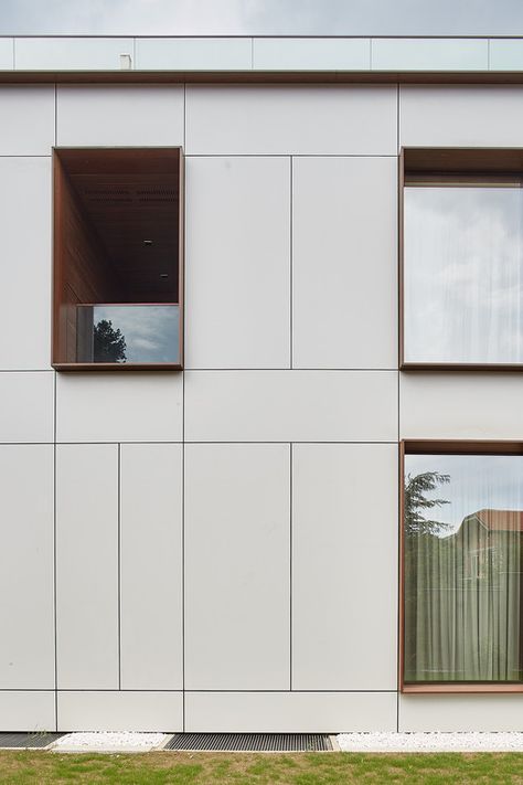 Gallery of SD Residence / BMA - Besian Mehmeti Architects - 15 Simple Facade Design, Hejazi Architecture, Corten House, Simple Elevation, Tile Facade, Exterior Tiles, Cladding Design, Facade Panel, Tile Cladding