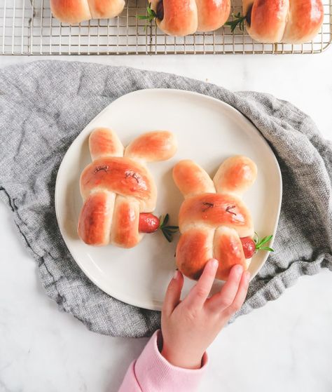 Cute Bunny (Chinese) Hot Dog Bun Recipes Of Bread, Sausage Bun, Kid Lunch Ideas, Easter Tea Party, Hot Milk Cake, Hot Dog Bun, Italian Bread Recipes, Bun Recipes, Vegan Feast